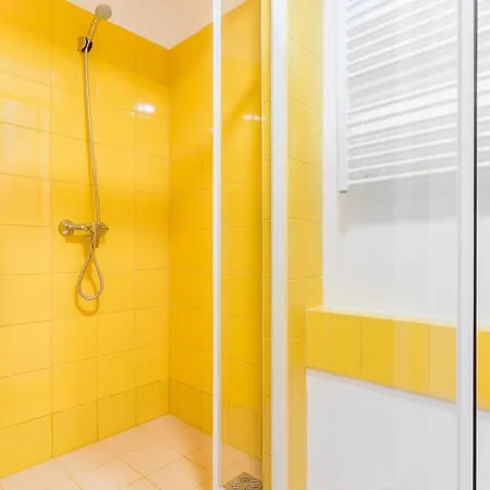 Modern Four Bedroom In Palace District Budapesta