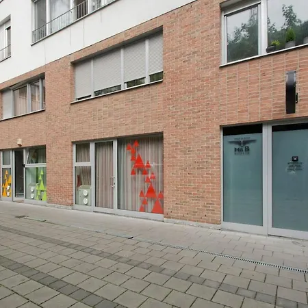 Modern Four Bedroom In Palace District *