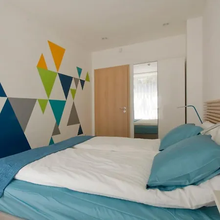 Modern Four Bedroom In Palace District Apartment