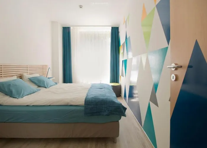 Modern Four Bedroom In Palace District Appartement *