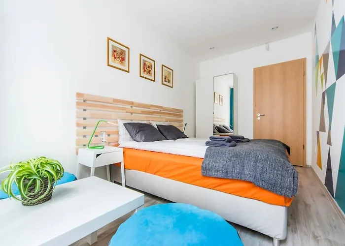 Modern Four Bedroom In Palace District Appartement