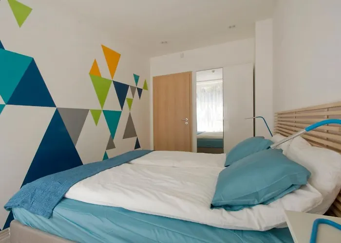 Modern Four Bedroom In Palace District Appartement