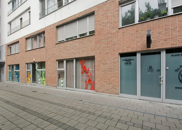 Modern Four Bedroom In Palace District *