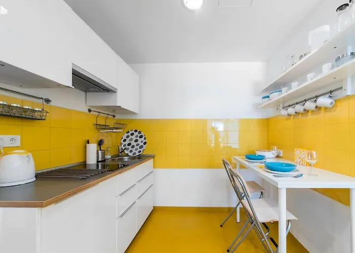 Modern Four Bedroom In Palace District Appartement *