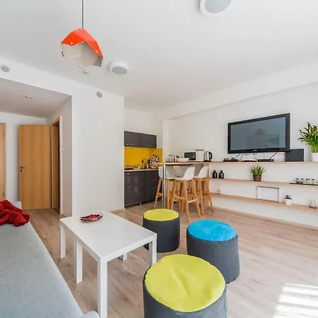 Modern Four Bedroom In Palace District Lejlighed